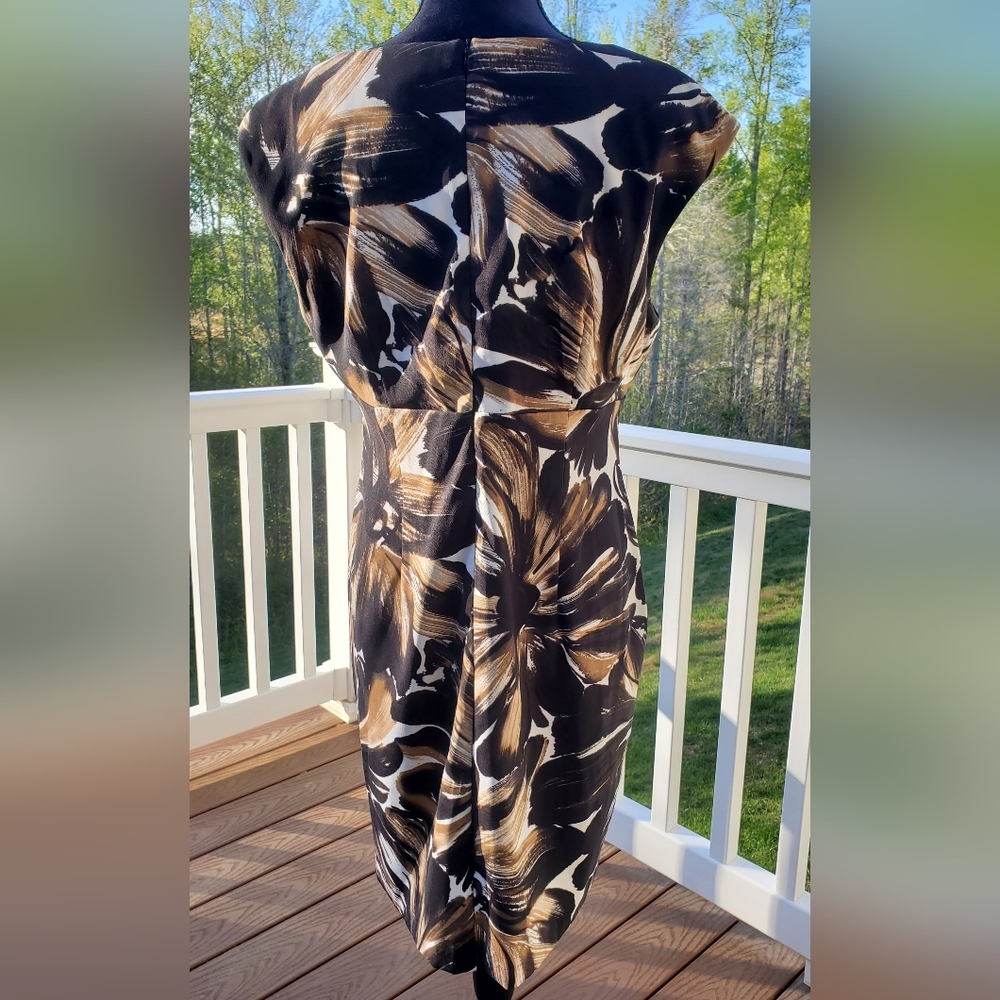 Women's Sheath Dress - Picture 6 of 7